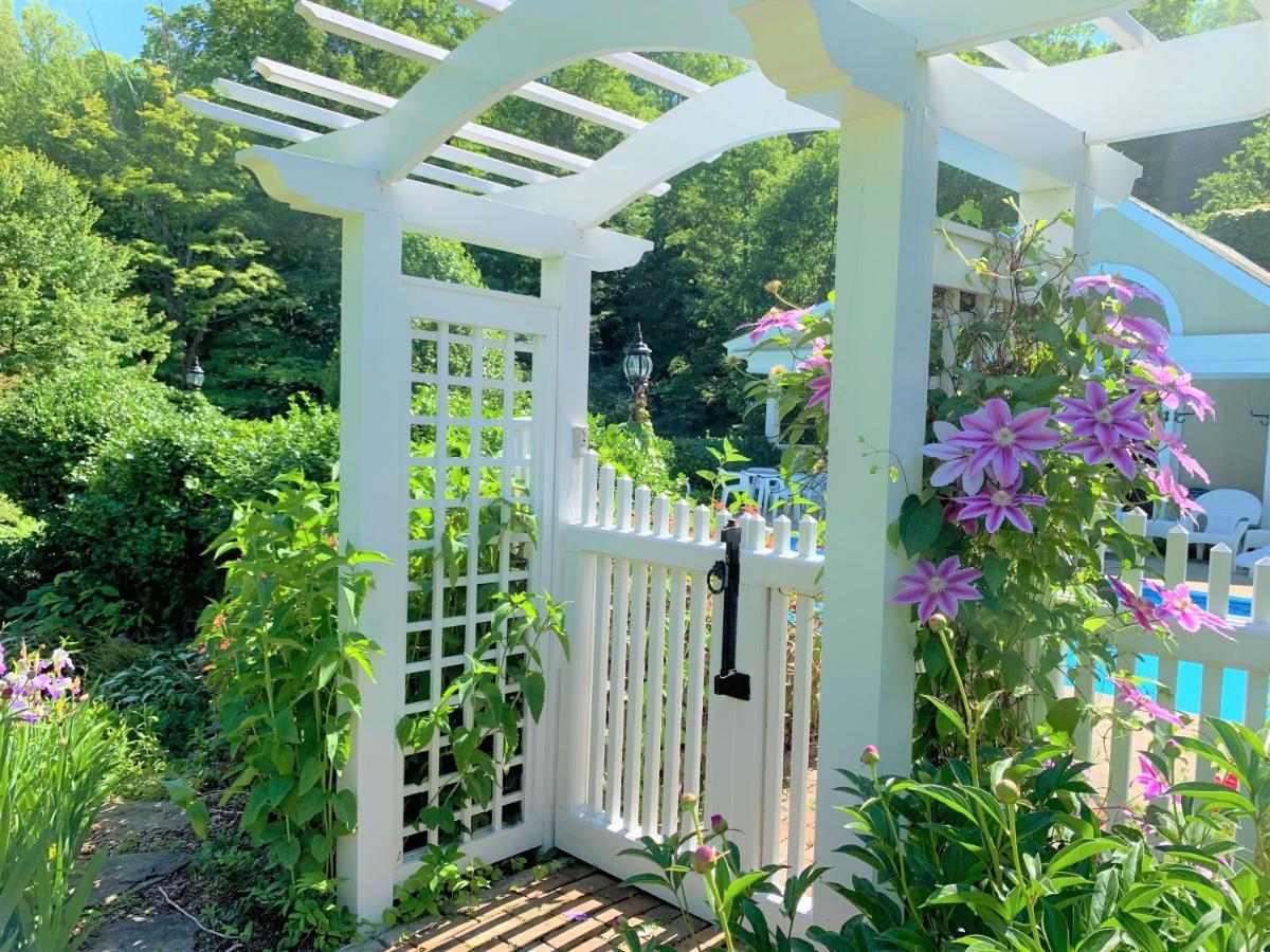 Howarth House Bed And Breakfast Fitchburg Exterior photo