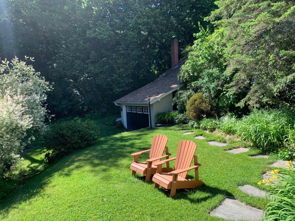 Howarth House Bed And Breakfast Fitchburg Exterior photo