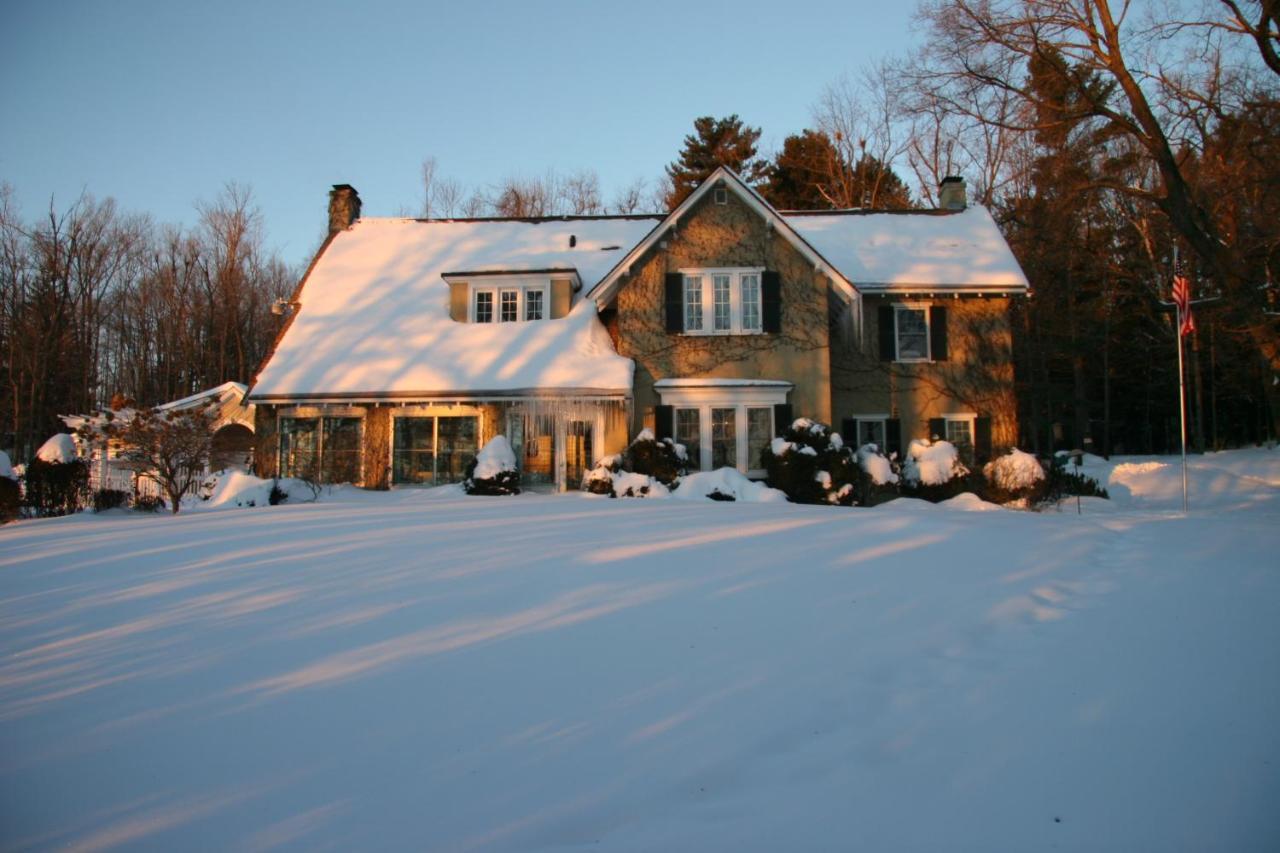 Howarth House Bed And Breakfast Fitchburg Exterior photo