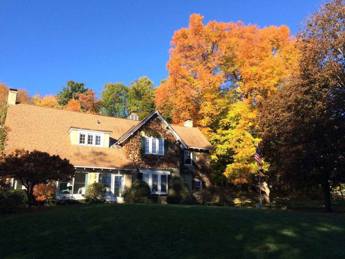 Howarth House Bed And Breakfast Fitchburg Exterior photo