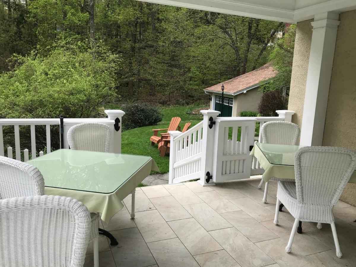 Howarth House Bed And Breakfast Fitchburg Exterior photo